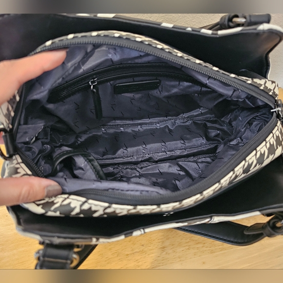 Vera Wang Houndstooth Handbag - Picture 7 of 7